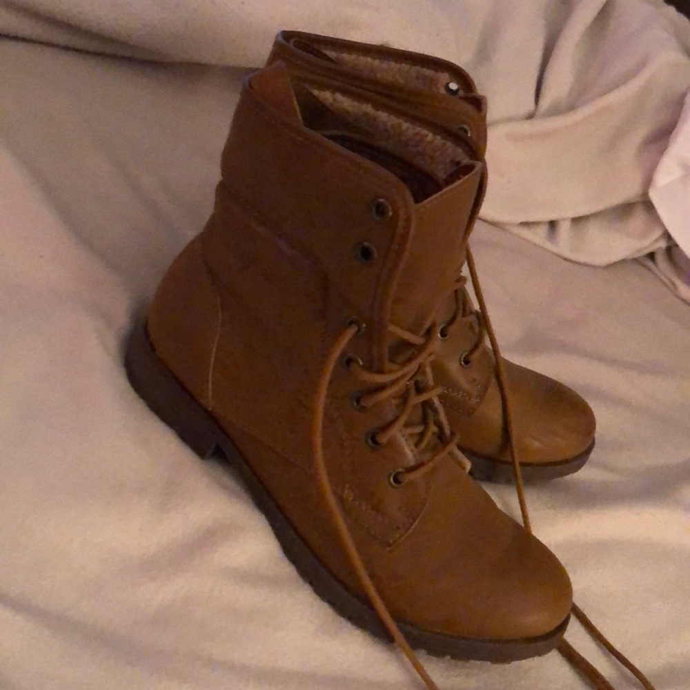 Combat boots